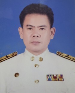 นายนพรัตน์  นาเวียง