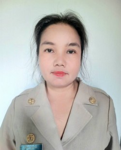 นางนพพร พราวศรี